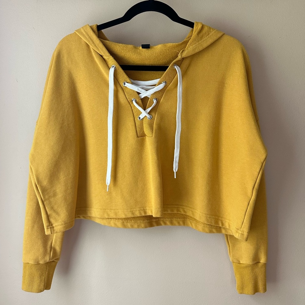 Yellow cropped Windsor hoodie